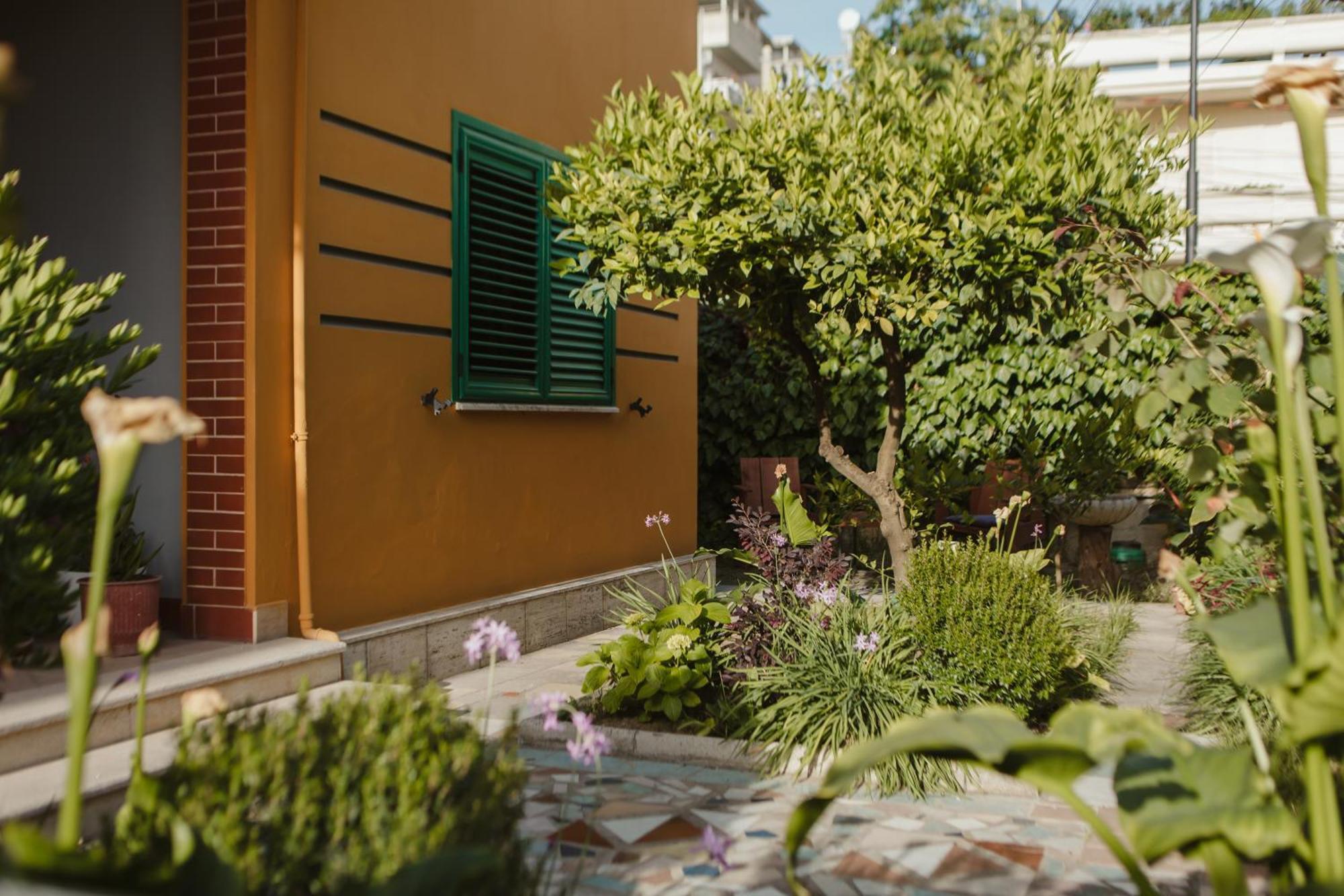 Rare Durres Apartment With Private Parking & Garden Durrës Exterior foto